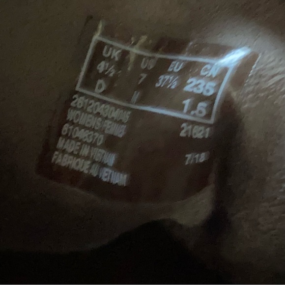 Clarks size 7 tan lace boots high heels - Picture 2 of 7